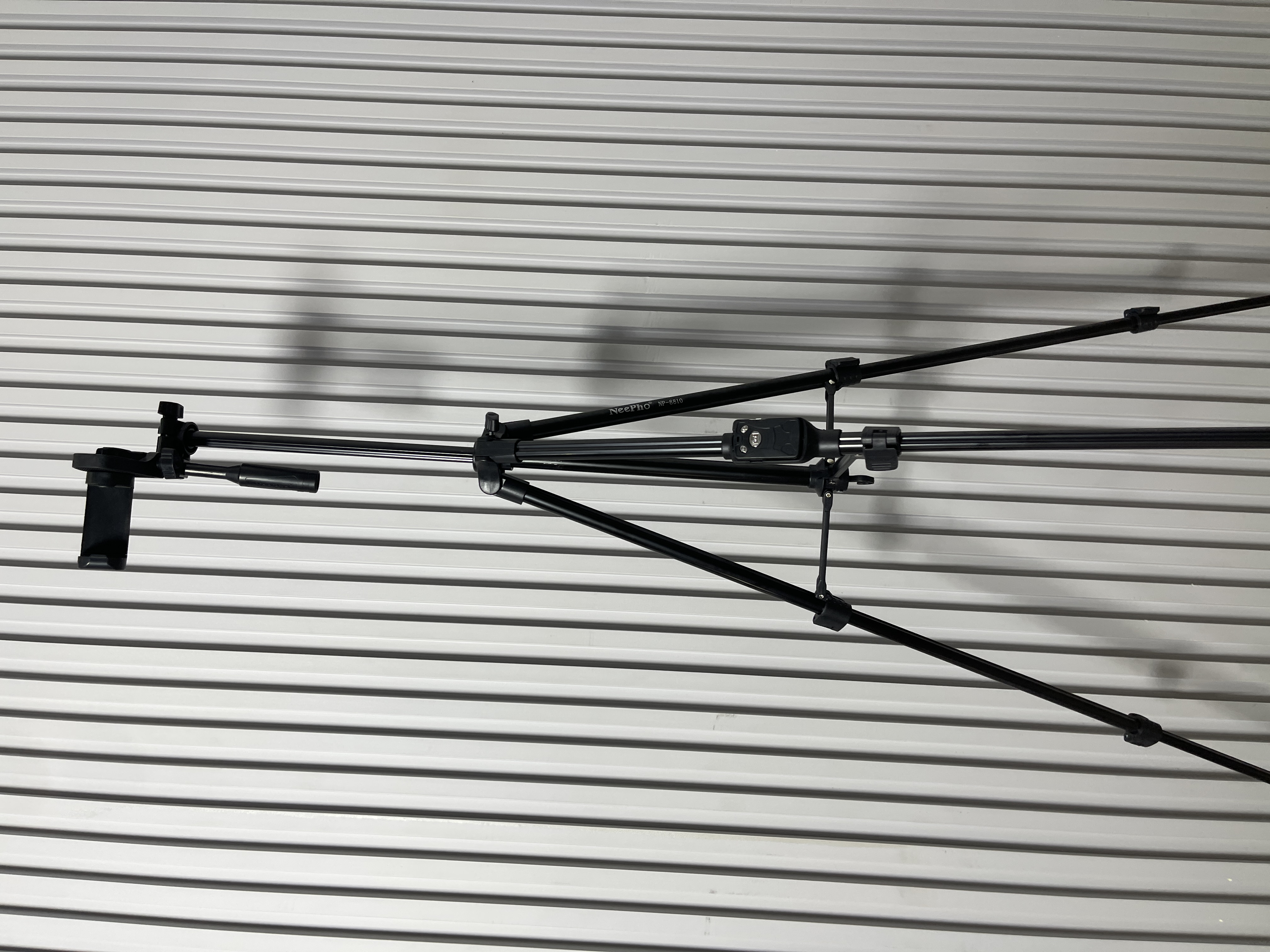 NP-8810 4.5ft tripod